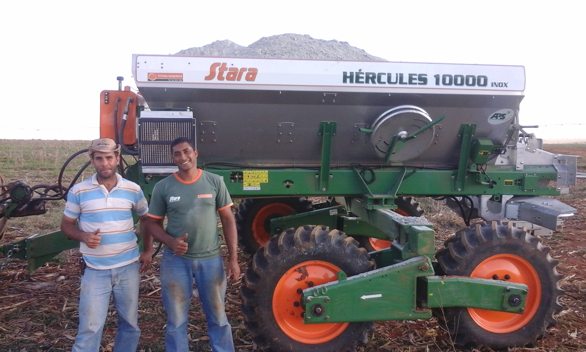 Concessionária Futura Máquinas realiza entrega de Hércules 10000 em Lagoa Formosa, MG